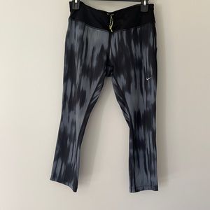 NIKE DRI-FIT Cropped Leggings-Size Medium